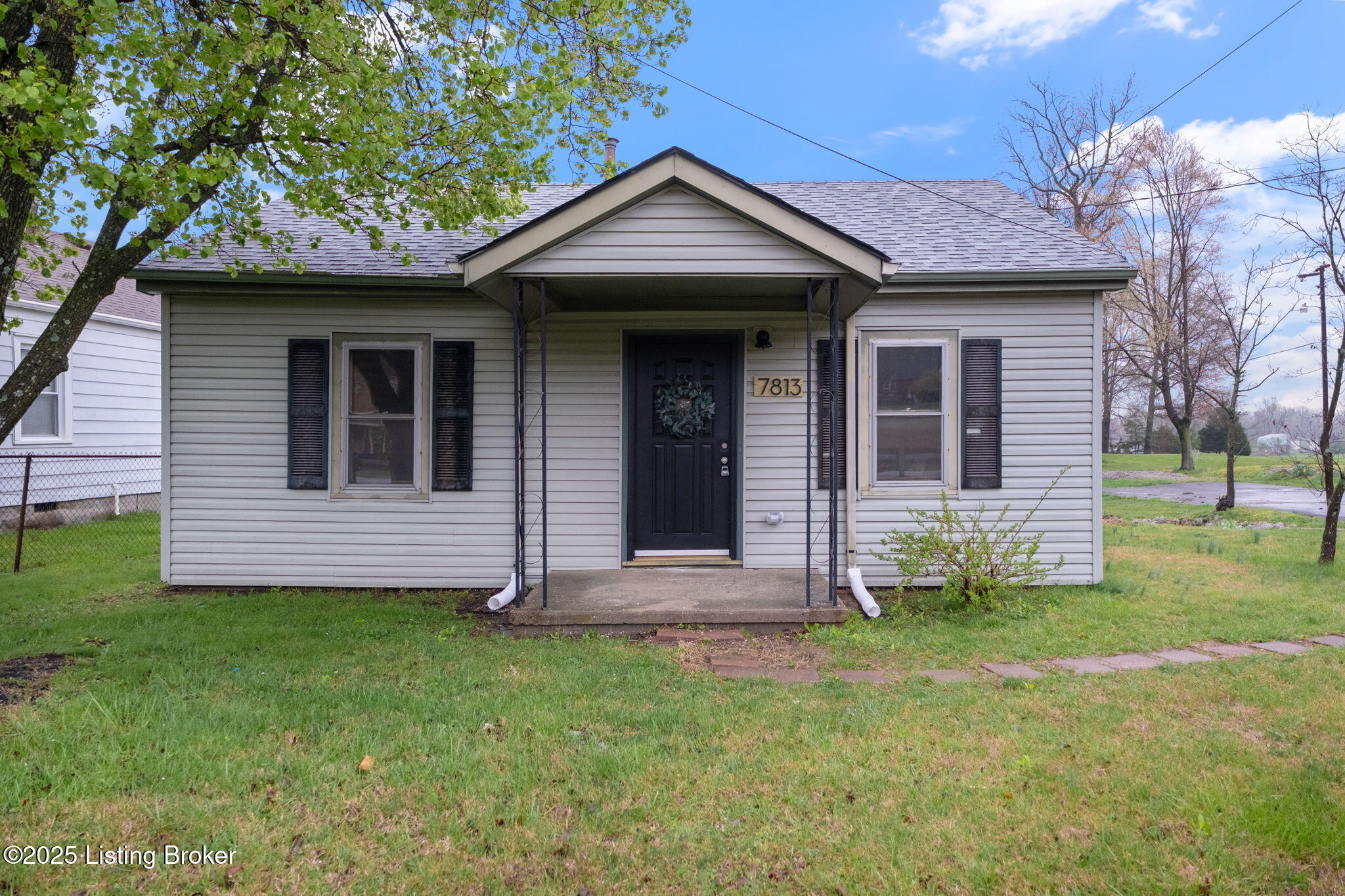 7813 Manslick Rd, Louisville, Kentucky image 1