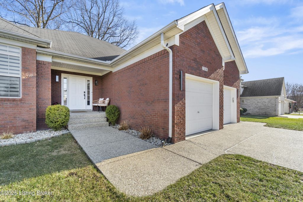Photo of 7318 Quindero Run Rd, Louisville, KY 40228 (MLS # 1705981)