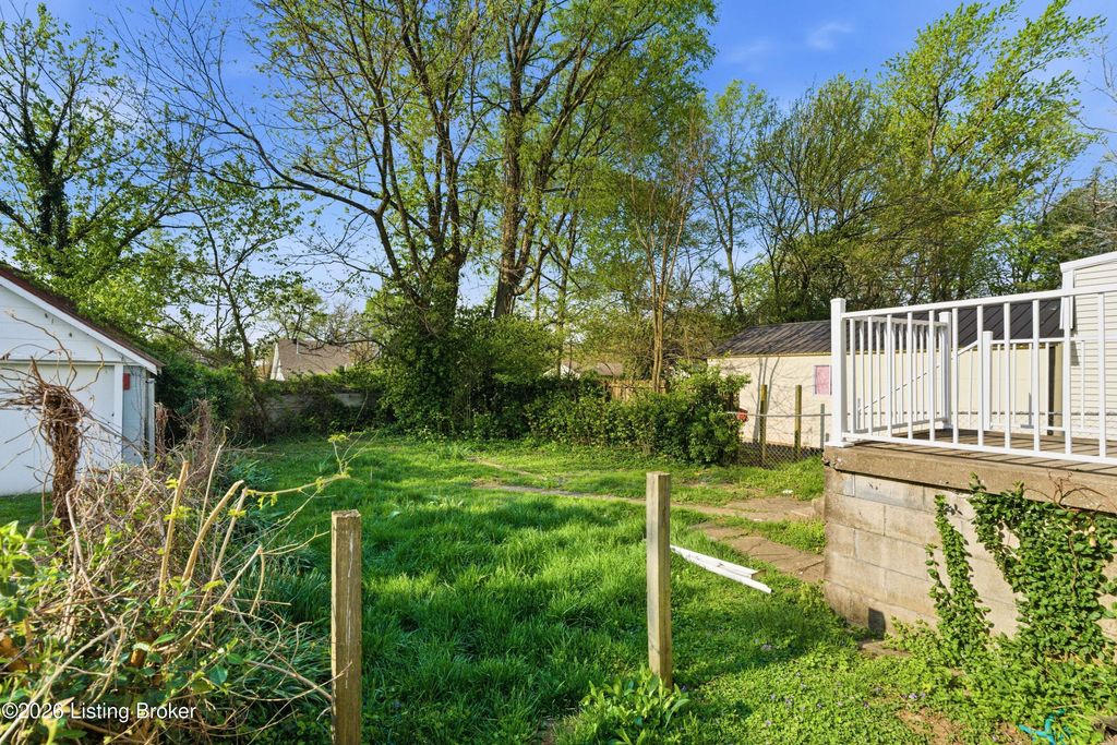 Photo of 1016 High St, Shelbyville, KY 40065 (MLS # 1713771)