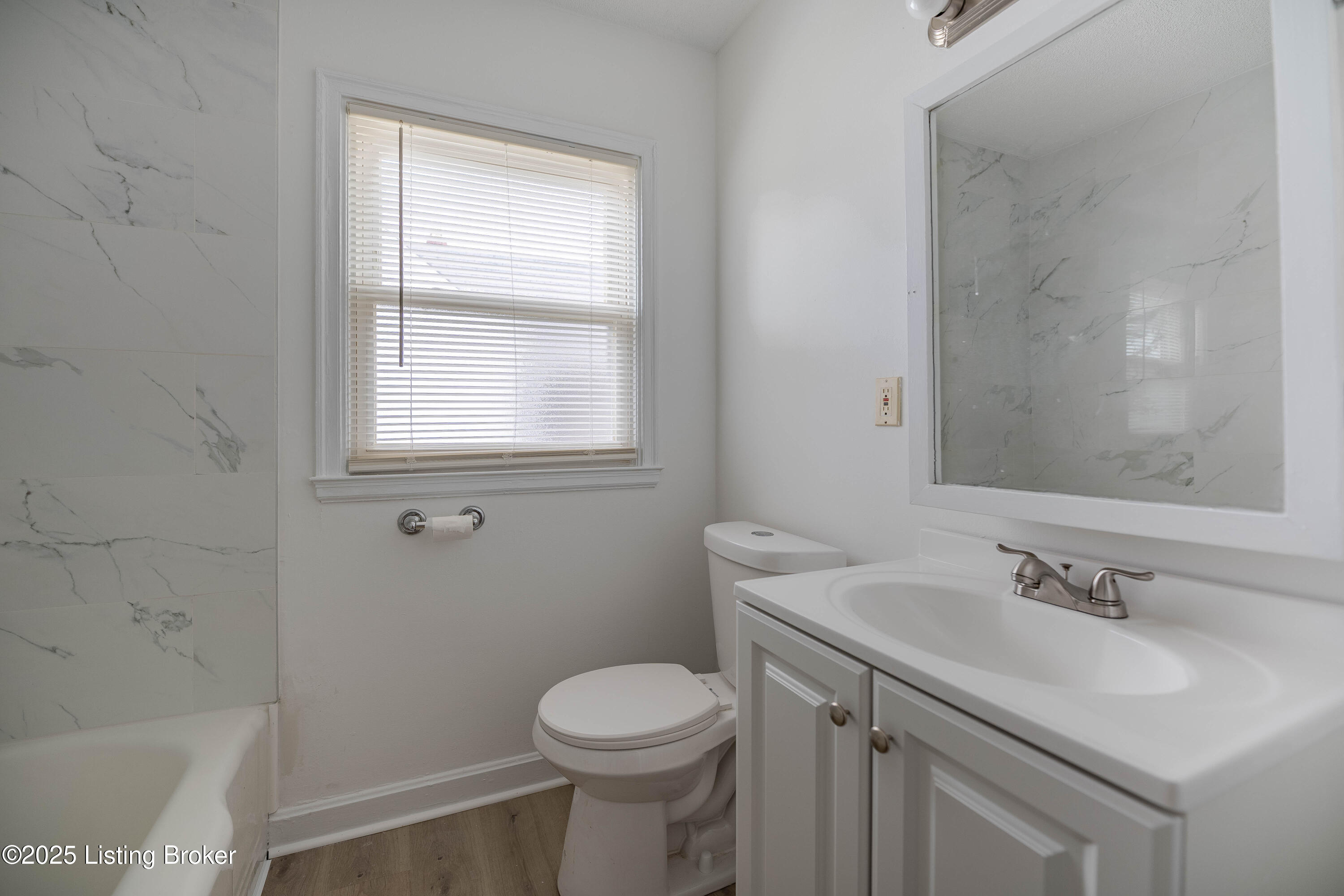1403 Southgate Ave, Louisville, Pennsylvania image 16