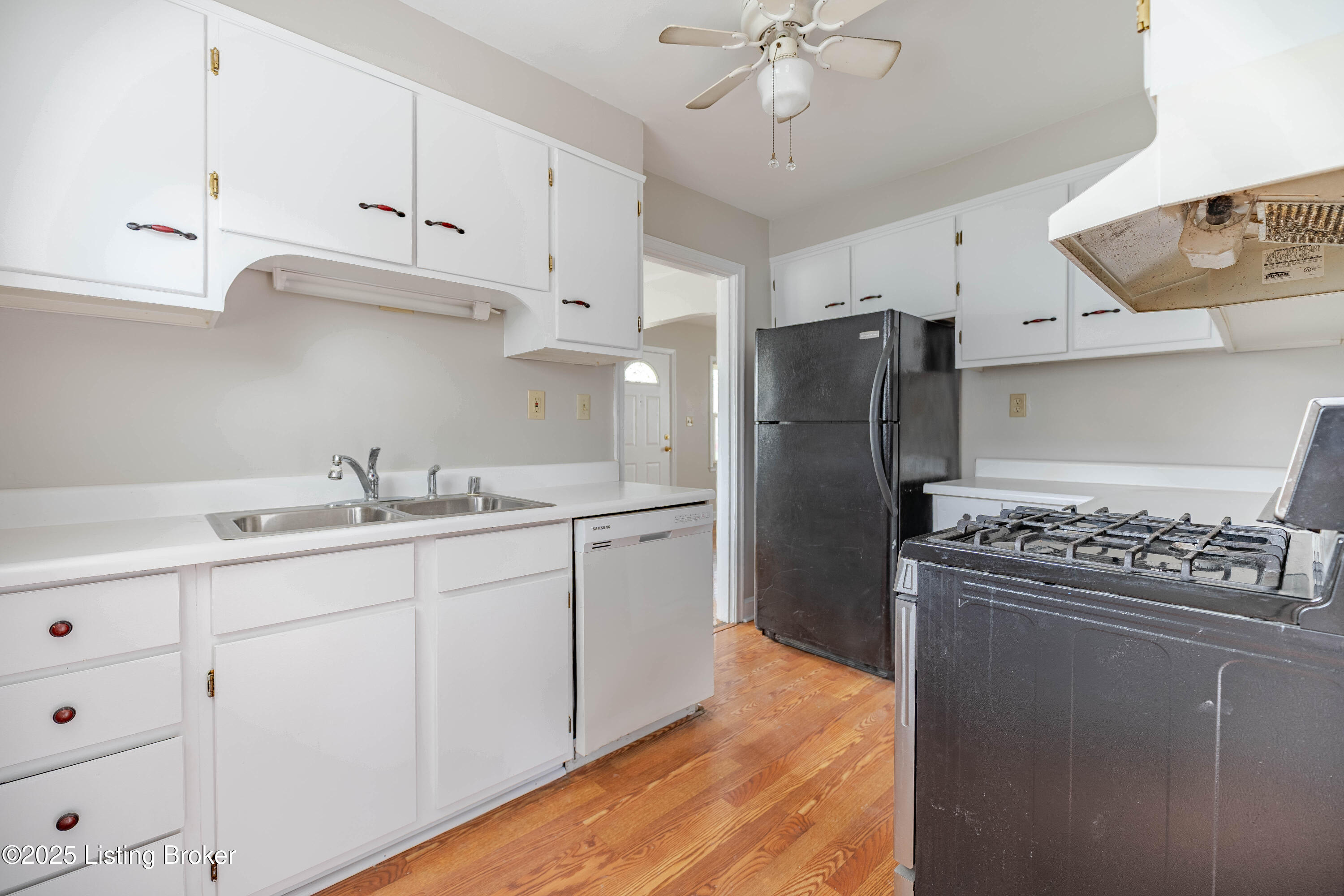 1403 Southgate Ave, Louisville, Pennsylvania image 11