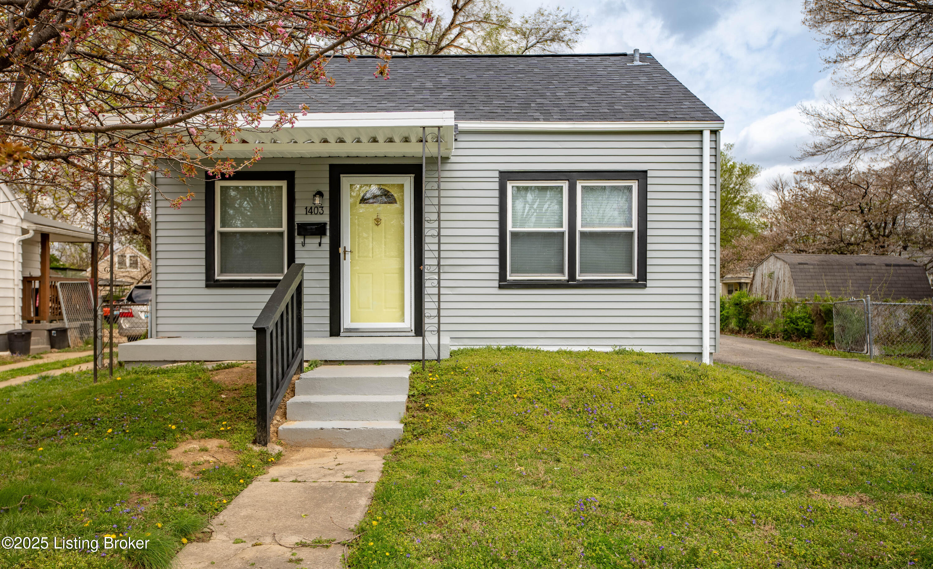 1403 Southgate Ave, Louisville, Pennsylvania image 2