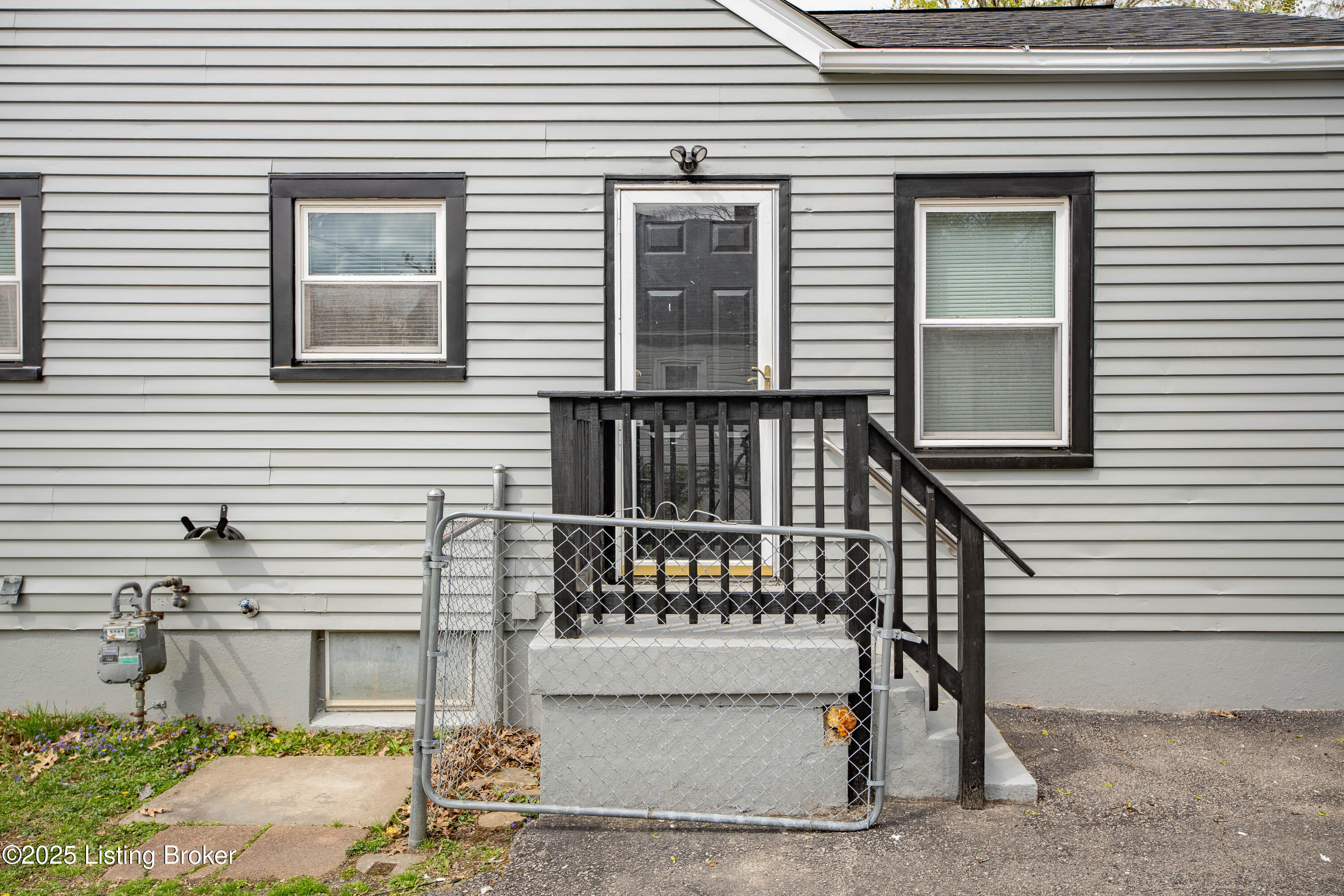 1403 Southgate Ave, Louisville, Pennsylvania image 24