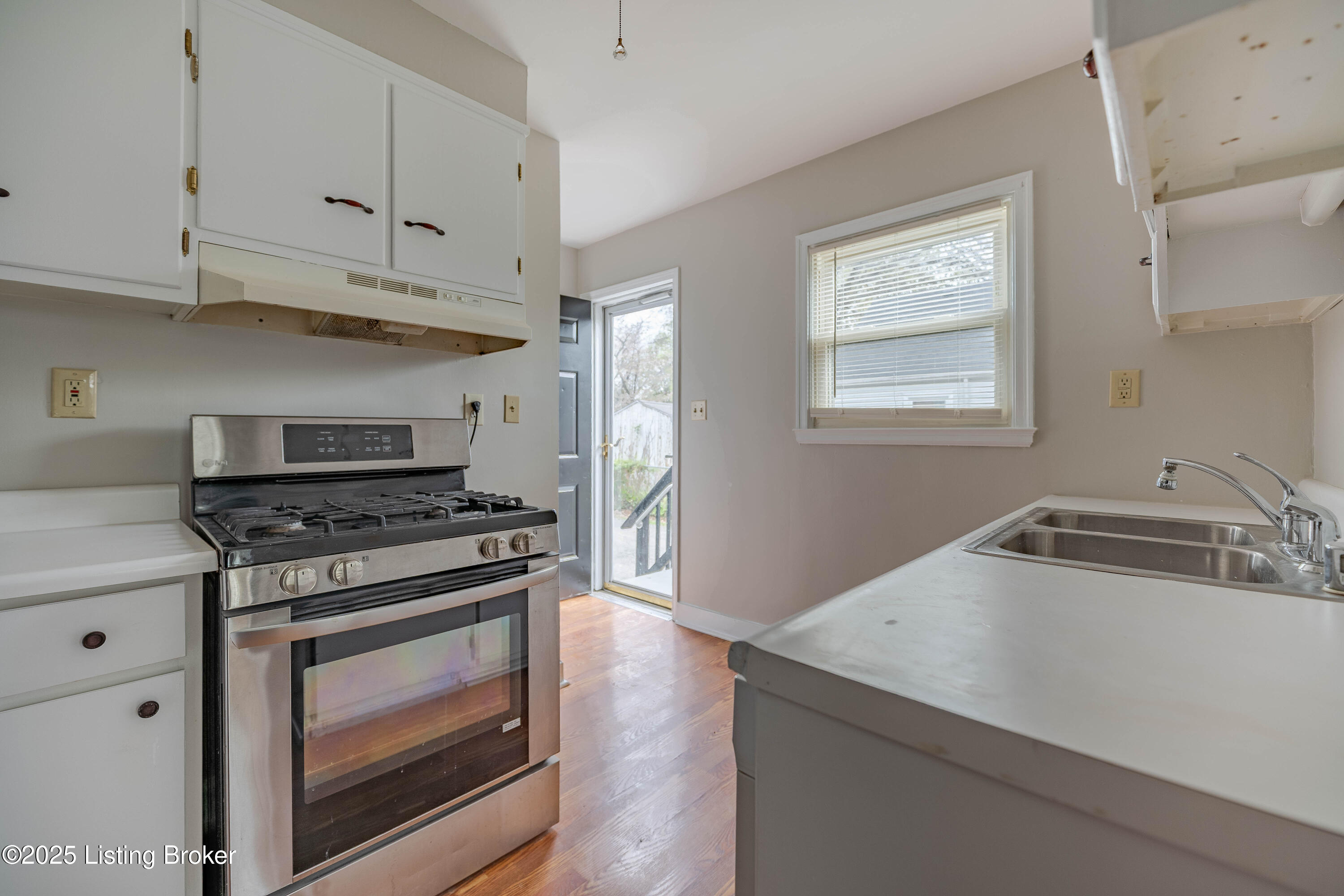 1403 Southgate Ave, Louisville, Pennsylvania image 13