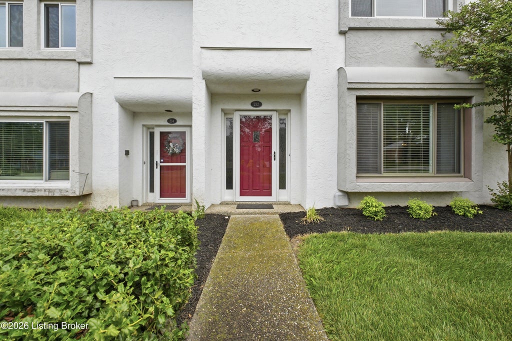 Photo of 232 Moser Rd, Louisville, KY 40223 (MLS # 1720074)
