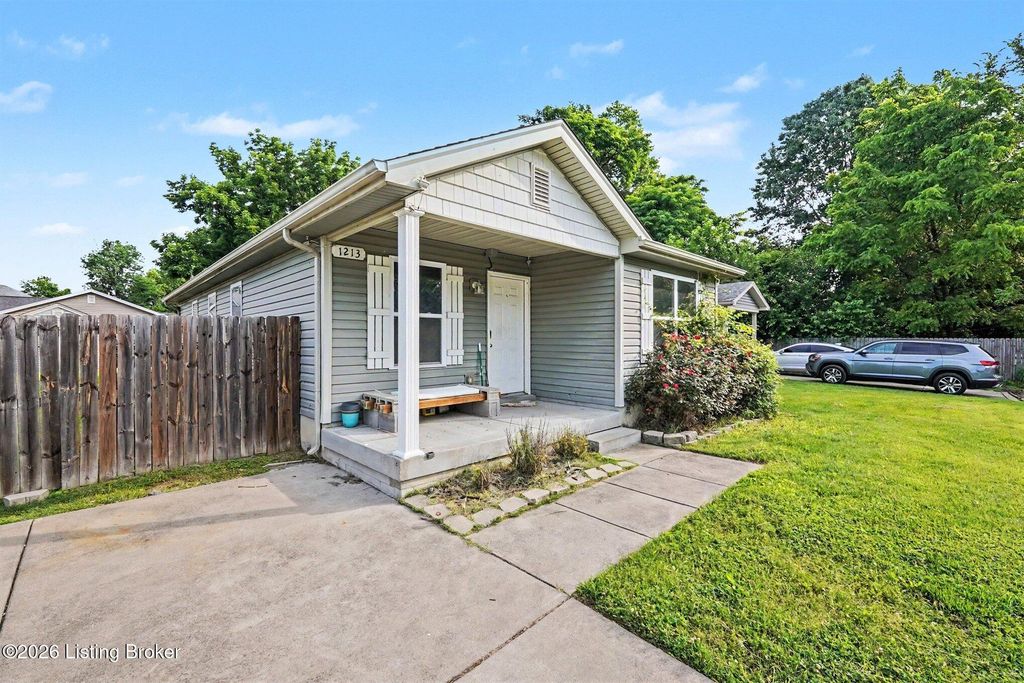 Photo of 1213 Debbie Dr, Louisville, KY 40213 (MLS # 1719069)