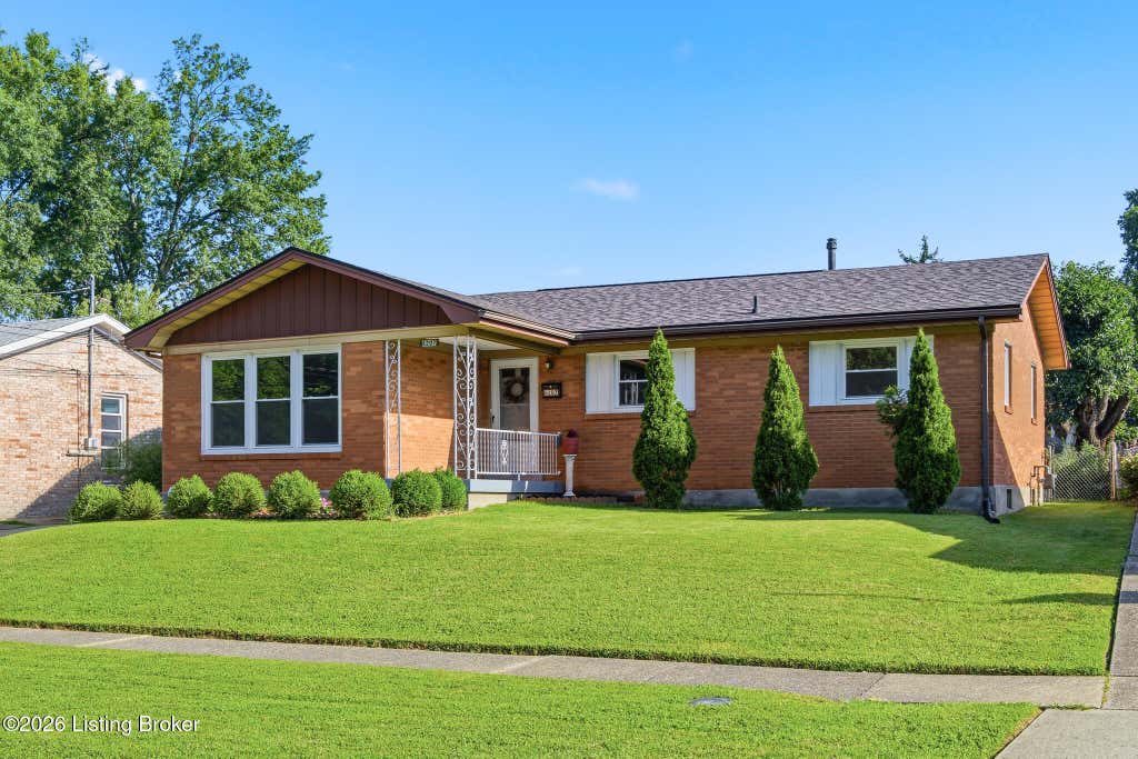 Photo of 6207 Perma Dr, Louisville, KY 40218 (MLS # 1722159)