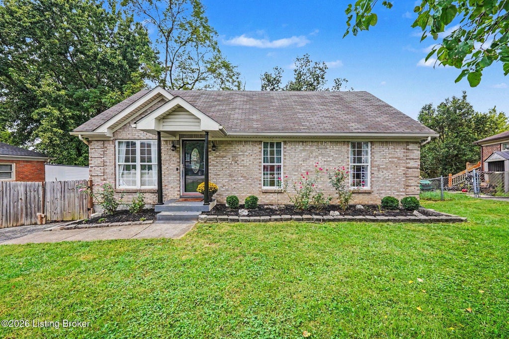 Photo of 1513 Daverman Dr, La Grange, KY 40031 (MLS # 1730246)