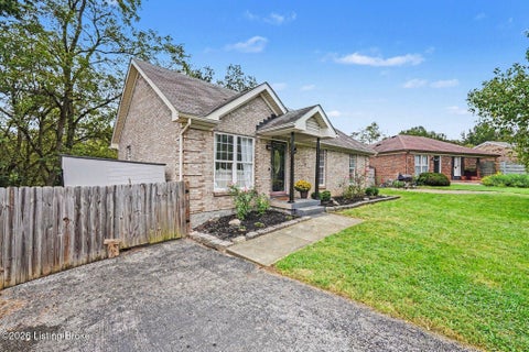Tiny photo for 1513 Daverman Dr, La Grange, KY 40031 (MLS # 1730246)