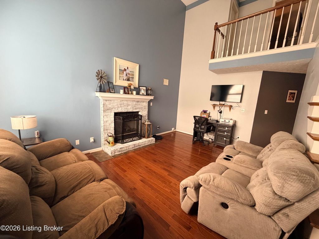 Photo of 165 Woodfield Cir, Shelbyville, KY 40065 (MLS # 1707783)