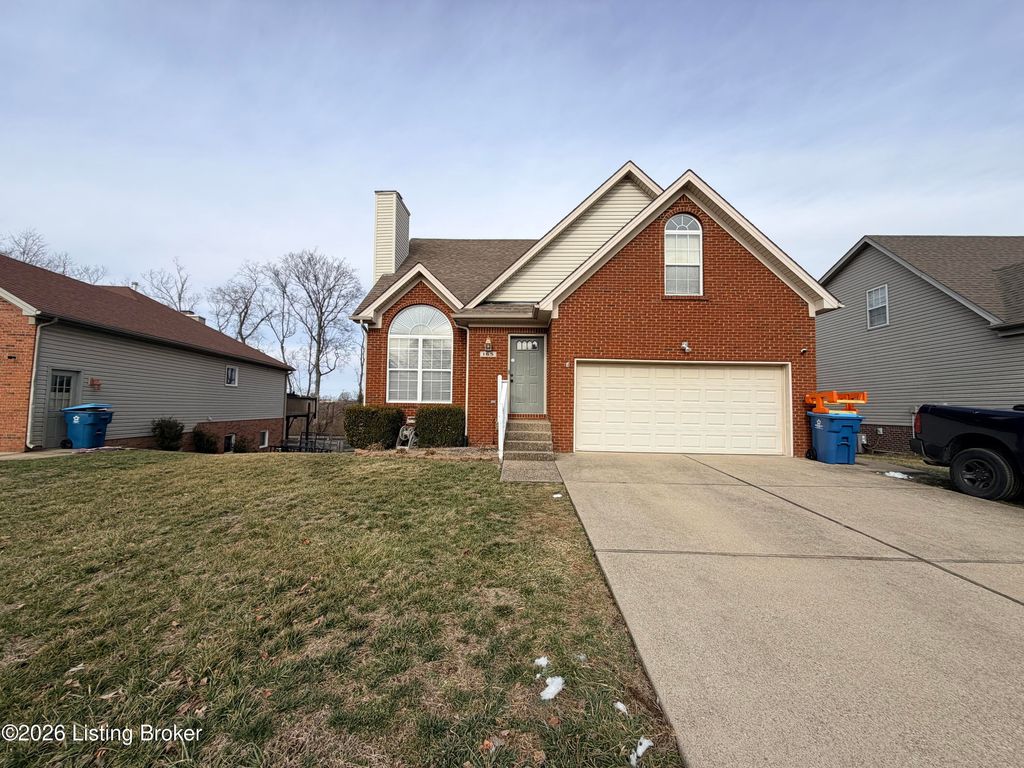 Photo of 165 Woodfield Cir, Shelbyville, KY 40065 (MLS # 1707783)