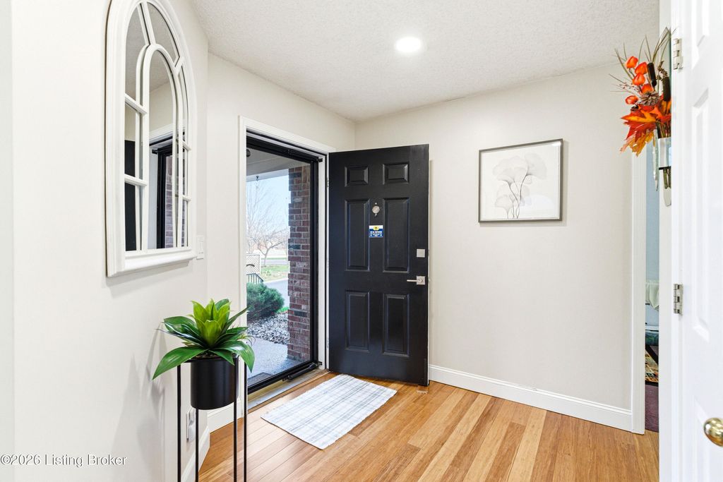 Photo of 10000 Plum Hollow Ct, Louisville, KY 40291 (MLS # 1714550)