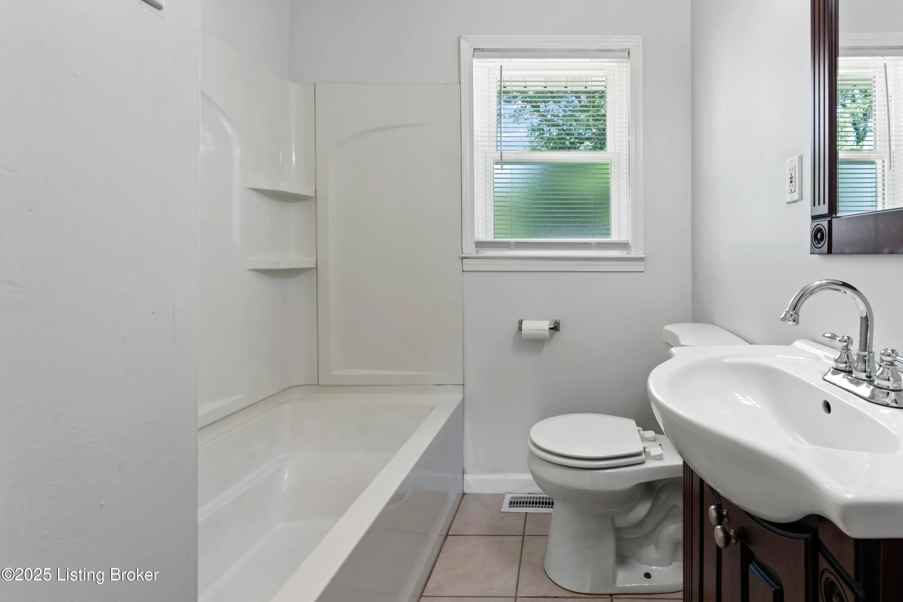 Louisville, Kentucky 40258, United States, 3 Bedrooms Bedrooms, ,1 BathroomBathrooms,Residential,Active,178896