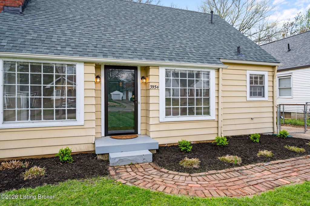 Photo of 3934 Kennison Ave, Louisville, KY 40207 (MLS # 1715368)