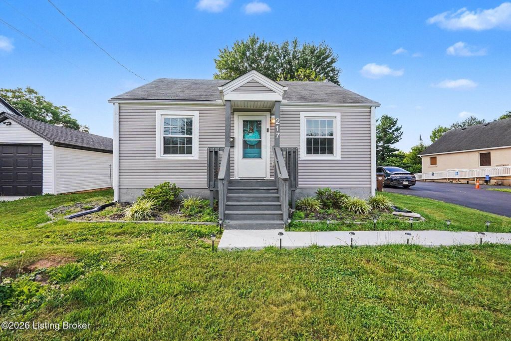 Photo of 217 N Mantle Ave, Elizabethtown, KY 42701 (MLS # 1723243)