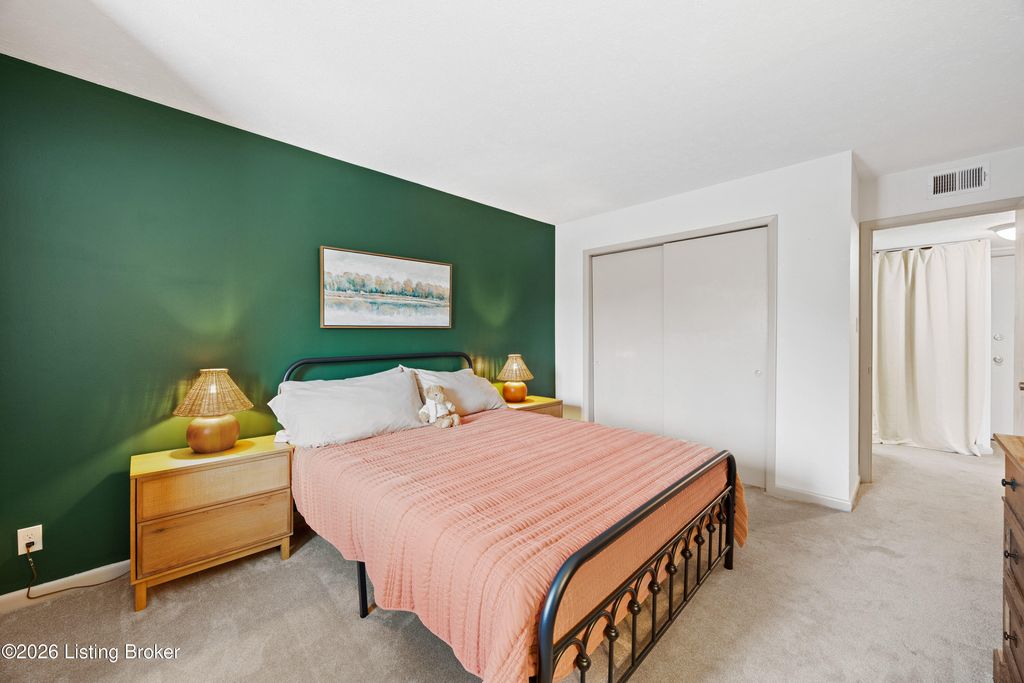 Photo of 1935 Gardiner Ln #APT B29, Louisville, KY 40205 (MLS # 1706214)