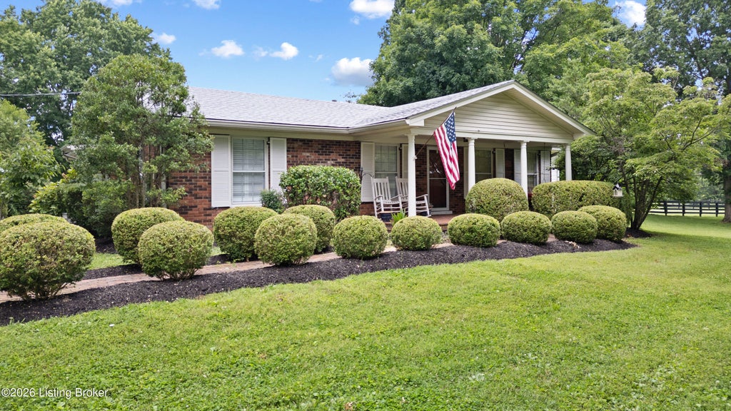 Photo of 7420 Routt Rd, Jeffersontown, KY 40299 (MLS # 1721687)