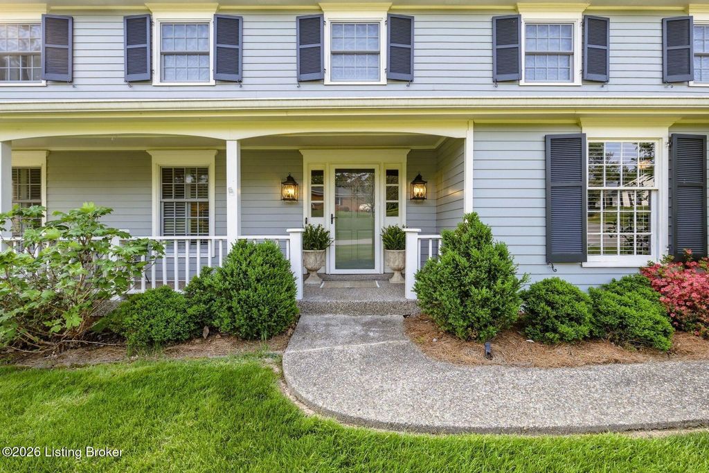Photo of 5204 Moccasin Trail, Louisville, KY 40207 (MLS # 1717735)