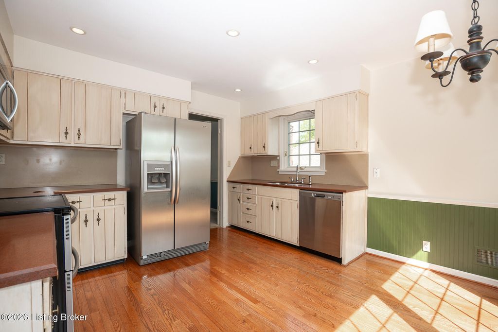 Photo of 7412 Glen Arbor Rd, Louisville, KY 40222 (MLS # 1714436)