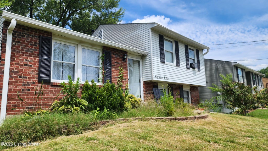 Photo of 4709 Aledo Ct, Louisville, KY 40229 (MLS # 1725132)