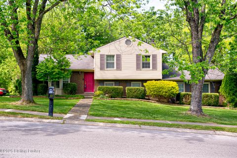 Photo of 4733 Shenandoah Dr, Louisville, KY 40241 (MLS # 1714662)