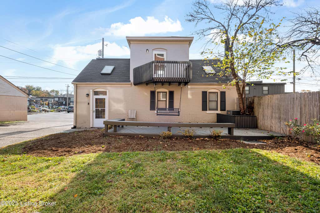 Photo of 1128 Cherokee Rd #APT 1A, Louisville, KY 40204 (MLS # 1719146)