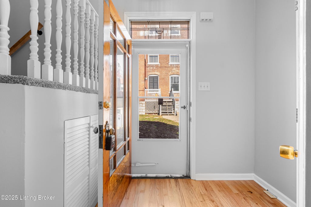 Photo of 1128 Cherokee Rd #APT 1A, Louisville, KY 40204 (MLS # 1719146)