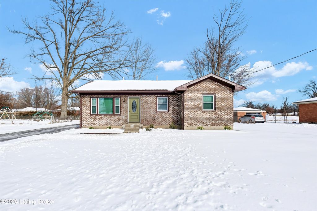 Photo of 5305 Pyrus Ln, Louisville, KY 40258 (MLS # 1708161)