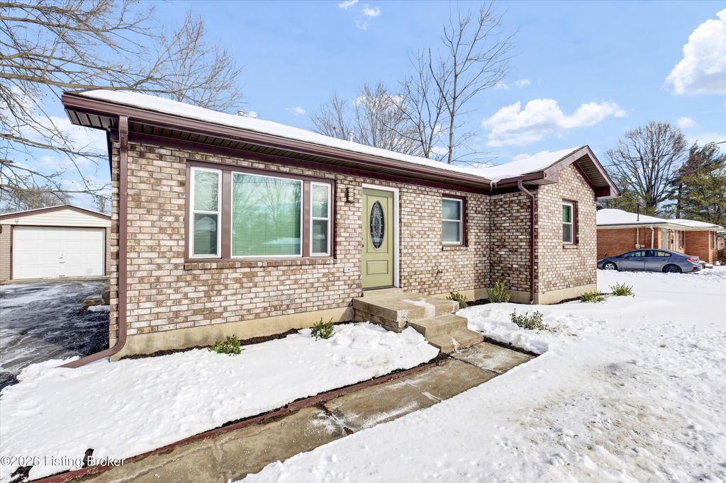 Photo of 5305 Pyrus Ln, Louisville, KY 40258 (MLS # 1708161)