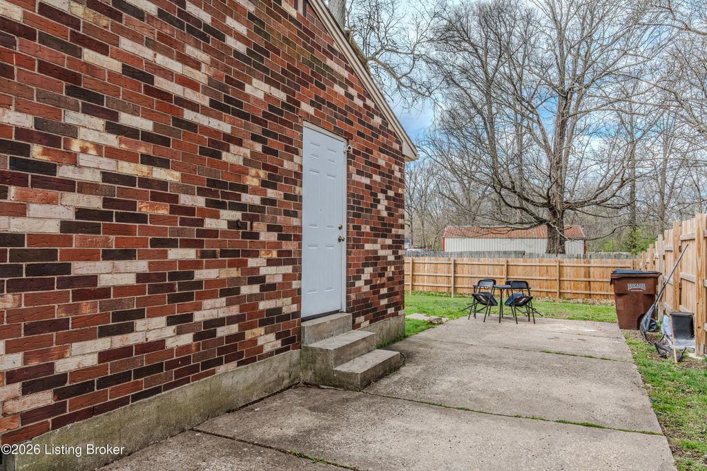 Photo of 8114 Candleglow Ln, Louisville, KY 40214 (MLS # 1712435)