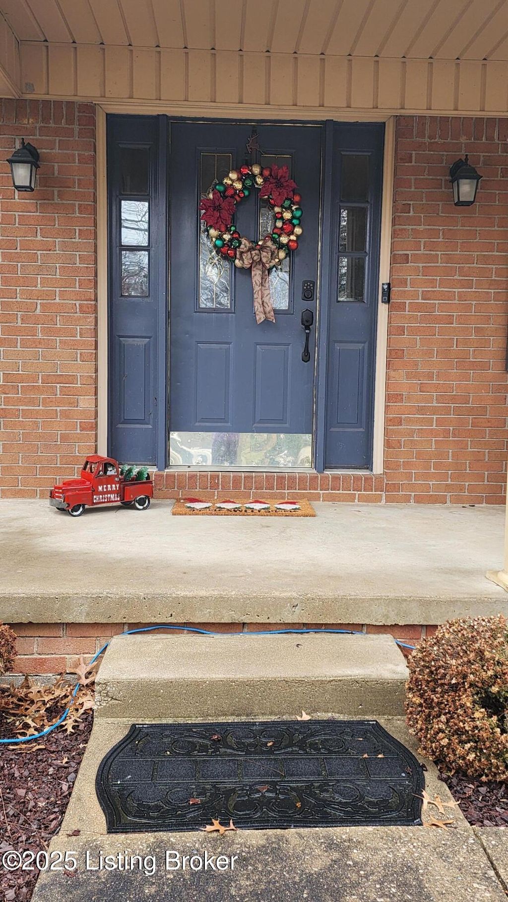 Photo of 215 Carey Ln, Elizabethtown, KY 42701 (MLS # 1705230)