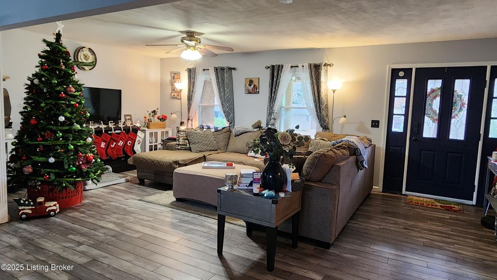 Photo of 215 Carey Ln, Elizabethtown, KY 42701 (MLS # 1705230)