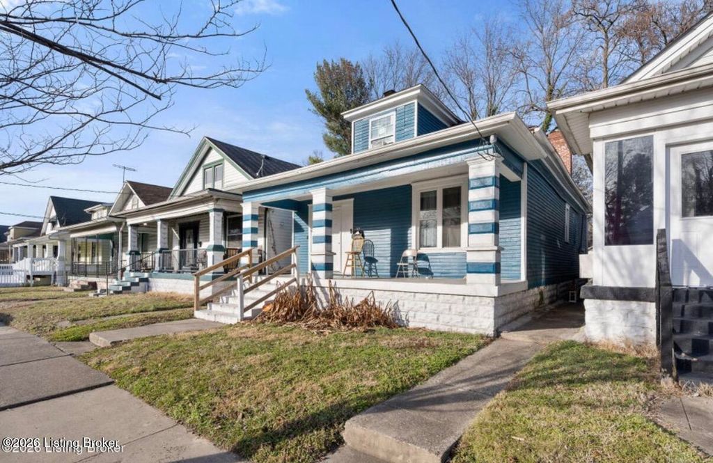 Photo of 2219 W Oak St, Louisville, KY 40210 (MLS # 1723779)