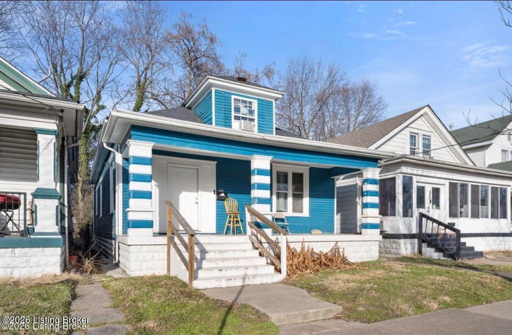 Photo of 2219 W Oak St, Louisville, KY 40210 (MLS # 1723779)