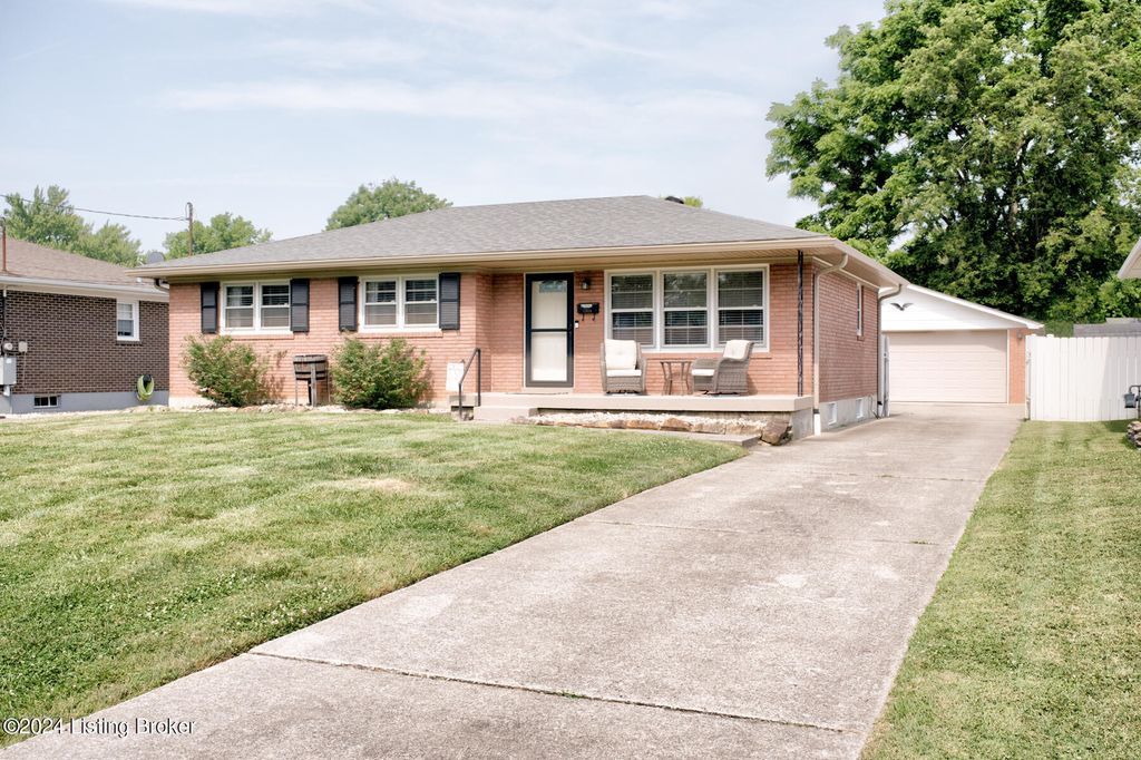 Photo of 11610 Semillon Ln, Louisville, KY 40272 (MLS # 1700209)