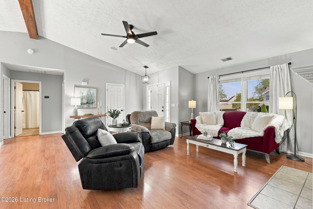 Photo of 433 Lincoln Station Dr, Simpsonville, KY 40067 (MLS # 1731312)