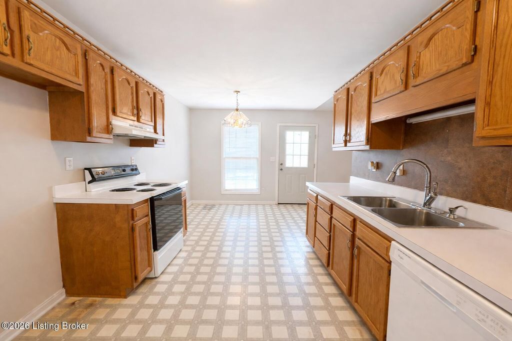 Photo of 333 Harding Dr, Mt Washington, KY 40047 (MLS # 1716164)