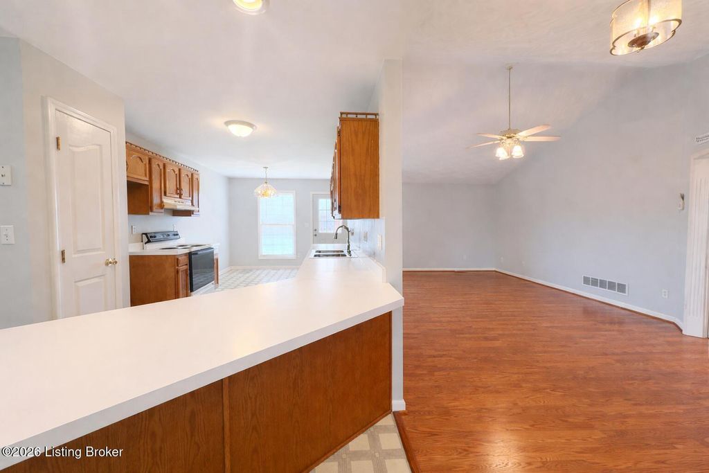 Photo of 333 Harding Dr, Mt Washington, KY 40047 (MLS # 1716164)