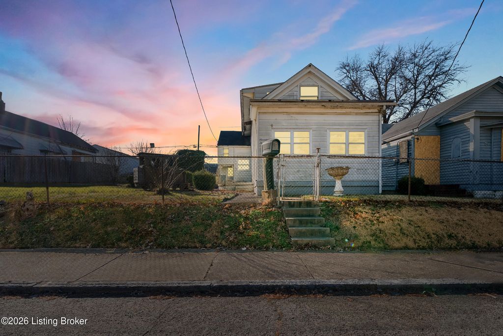 Photo of 1736 W Gaulbert Ave, Louisville, KY 40210 (MLS # 1707412)