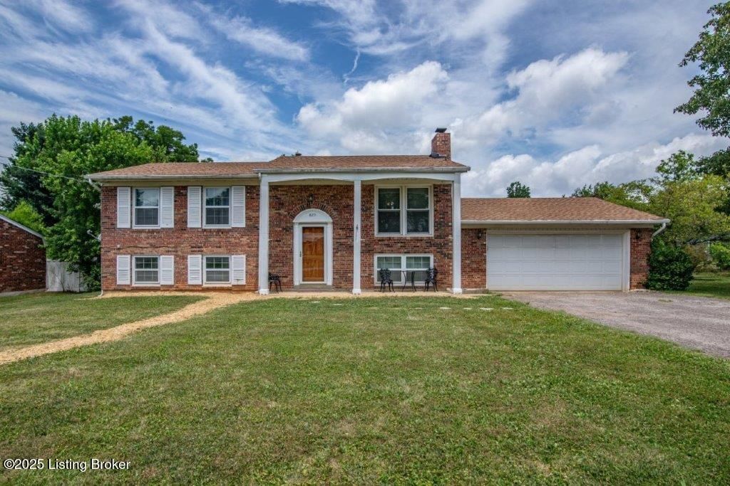 Photo of 825 Crocus Dr, Radcliff, KY 40160 (MLS # 1712241)