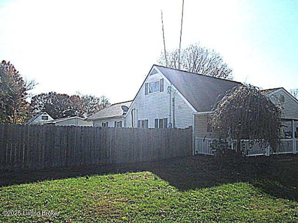 Photo of 13401 Kinross Blvd, Louisville, KY 40272 (MLS # 1703749)