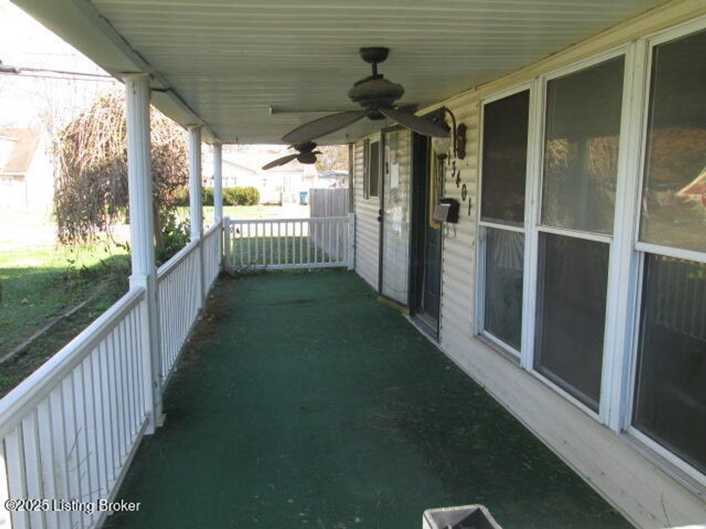 Photo of 13401 Kinross Blvd, Louisville, KY 40272 (MLS # 1703749)