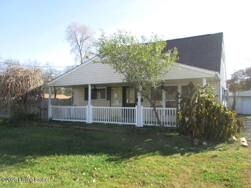 Photo of 13401 Kinross Blvd, Louisville, KY 40272 (MLS # 1703749)