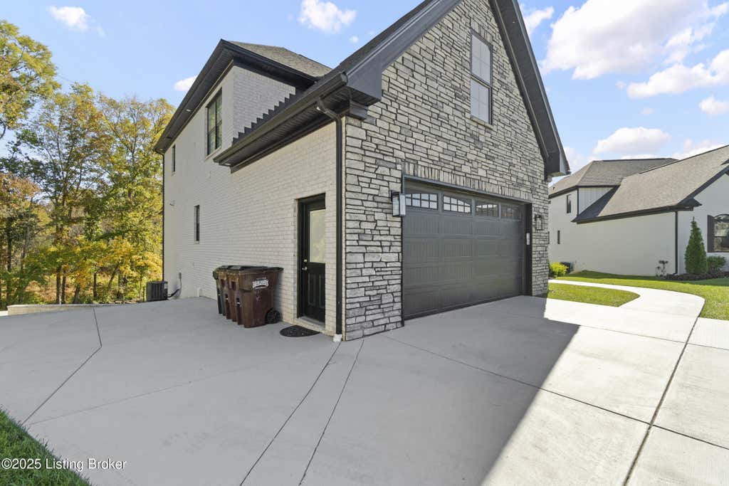 Photo of 12319 Vanherr Dr, Louisville, KY 40299 (MLS # 1726626)