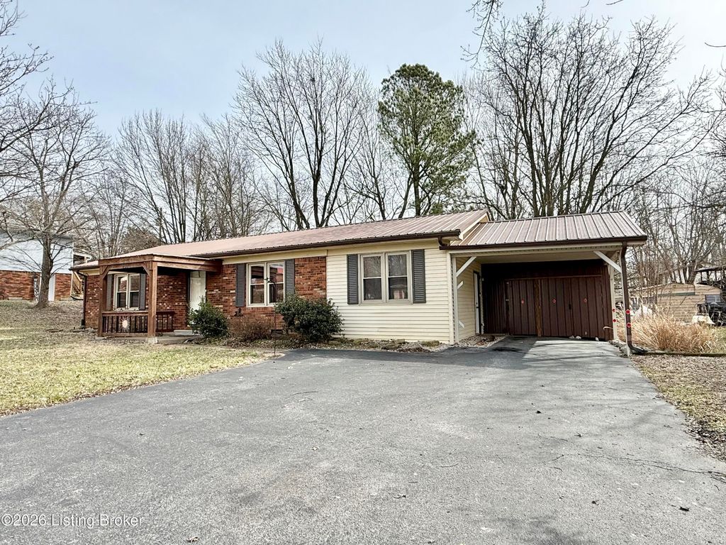 Photo of 401 Embry Villa Dr, Leitchfield, KY 42754 (MLS # 1709157)