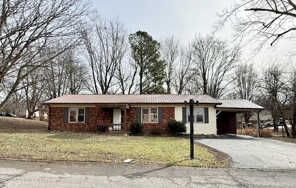 Photo of 401 Embry Villa Dr, Leitchfield, KY 42754 (MLS # 1709157)