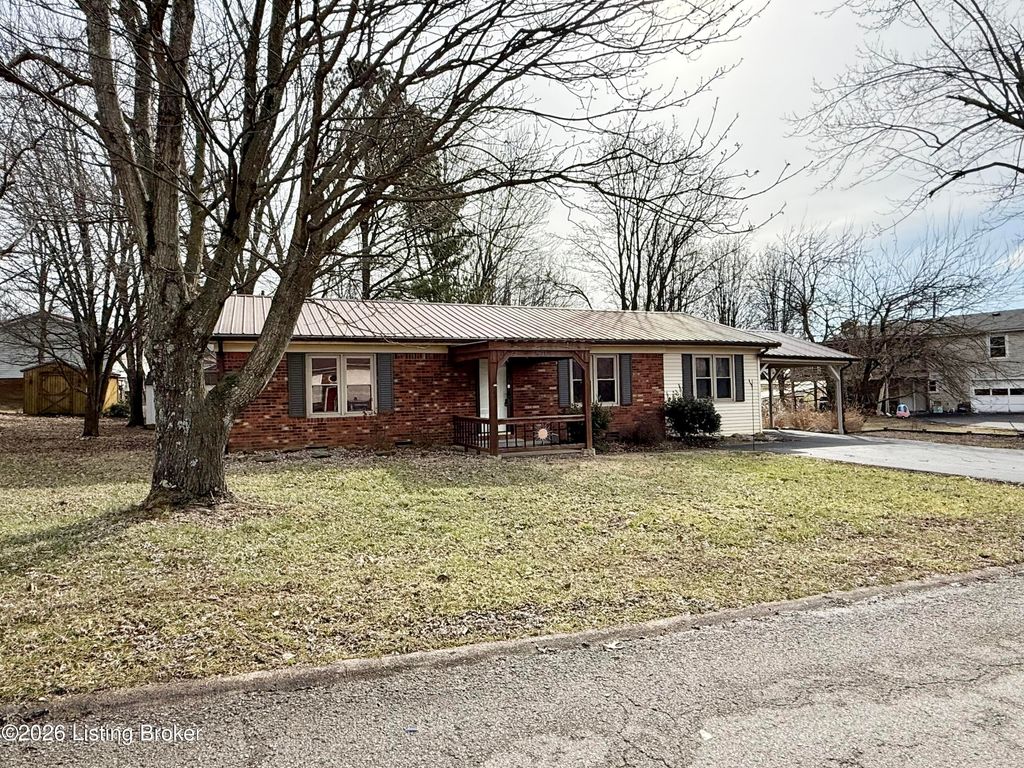 Photo of 401 Embry Villa Dr, Leitchfield, KY 42754 (MLS # 1709157)