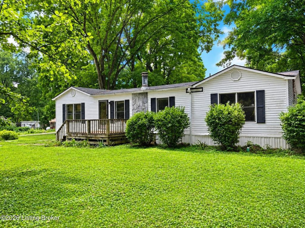 Photo of 6405 4th St, Westport, KY 40077 (MLS # 1724001)