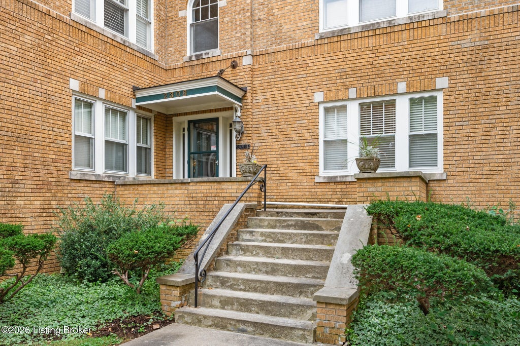Photo of 2308 Woodbourne Ave #APT 9, Louisville, KY 40205 (MLS # 1732262)