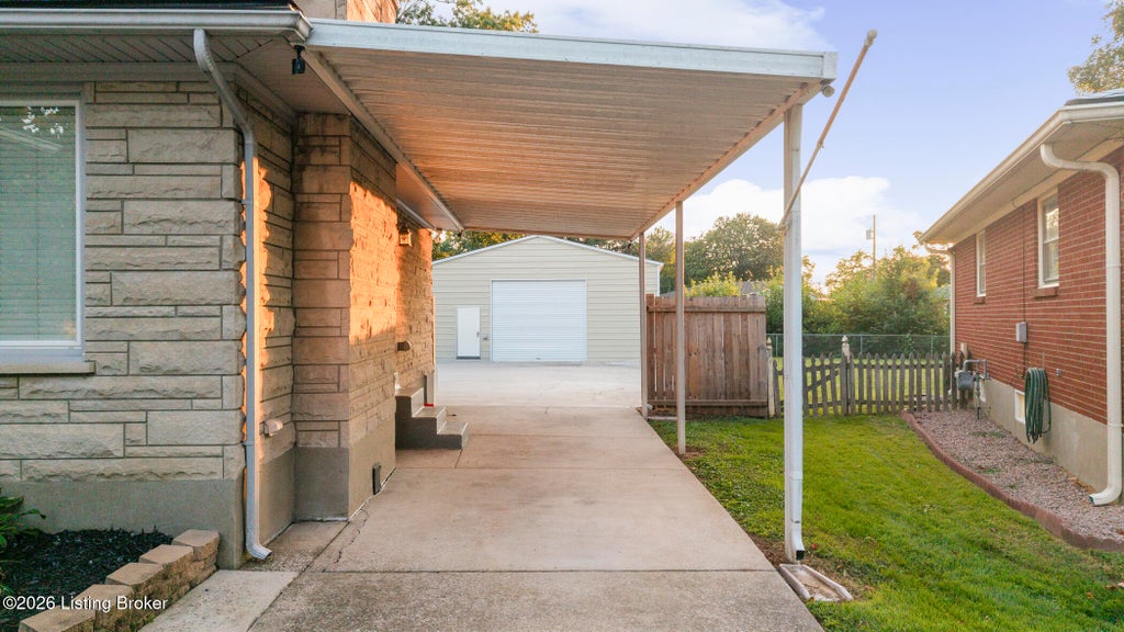 Photo of 4314 Naneen Dr, Louisville, KY 40216 (MLS # 1727638)